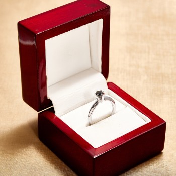 Gouden verlovingsring i012Dn met zwarte diamant 0,33 ct - 0,85 ct