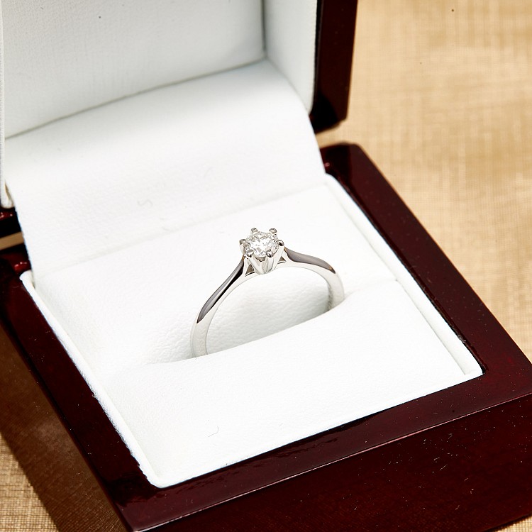 Bague de fiançailles en or avec diamant certifié GIA de 0,50 ct ou 0,70 ct - modèle i013