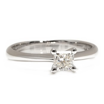 Bague de fiançailles en or blanc 18 carats avec diamant princesse certifié GIA - modèle i026