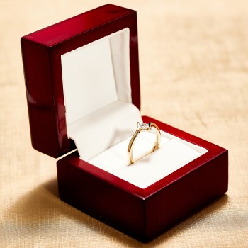 18k Gold or Platinum Engagement Ring with Diamond 0.15ct - 0.25ct - model i060