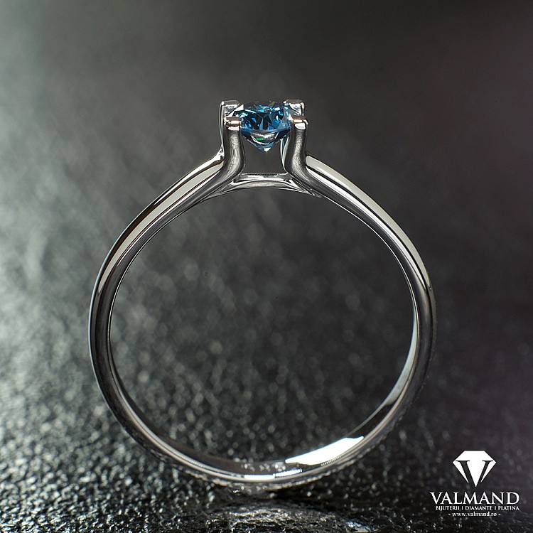 Engagement ring i122005Db in Gold with Blue Diamond