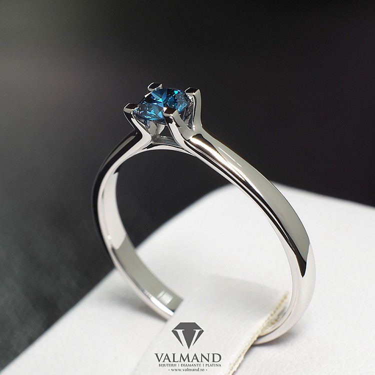 Engagement ring i122005Db in Gold with Blue Diamond