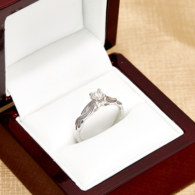 GIA-gecertificeerde ovale, kleurloze diamanten solitaire verlovingsring in platina - model i122455