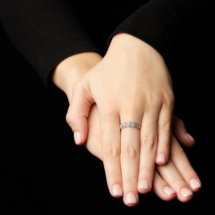 Anello trendy s037 in oro o platino con diamanti