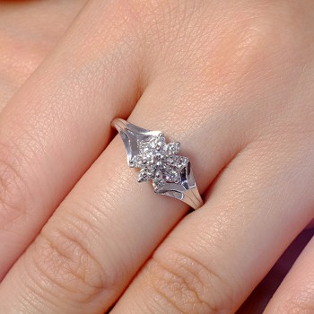 18k Gold or Platinum Engagement Ring with GIA Certified 0.30ct or 0.40ct Central Diamond and Secondary Diamonds - model i006