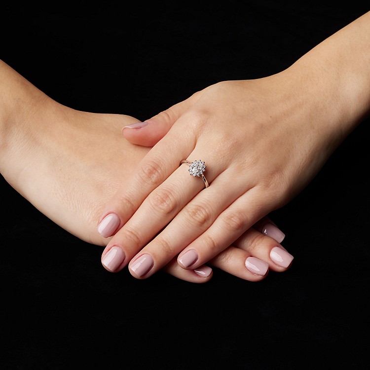 Bague de fiançailles en or avec diamant central certifié GIA de 0,50 ct ou 0,70 ct et diamants secondaires - modèle i042