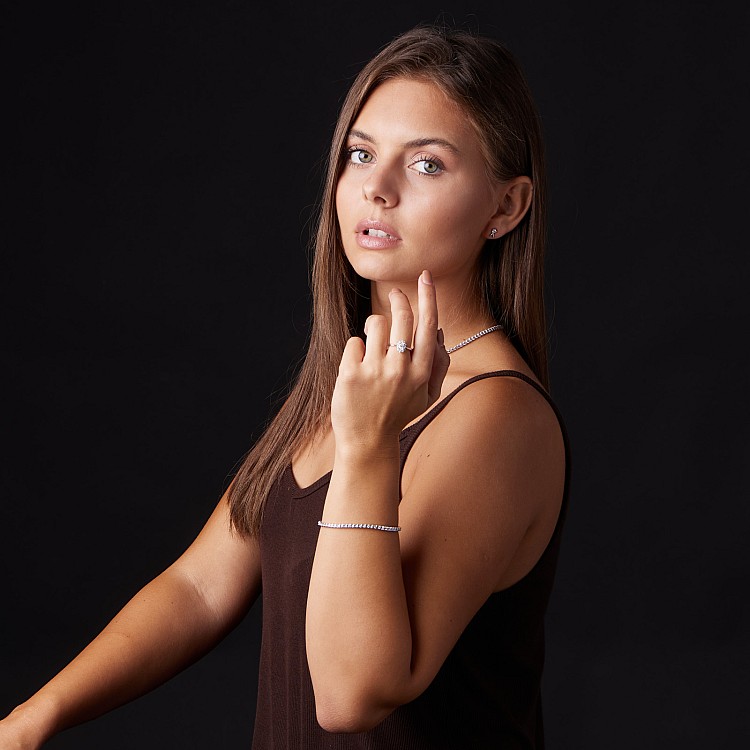 Kate Middleton Engagement Ring in 18k White Gold with Oval Lab Grown Diamond GIA Certified - model i055