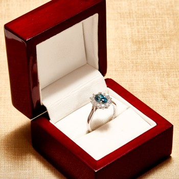 Kate Middleton Engagement Ring in 18k Gold or Platinum with Blue Diamond and Diamonds - model i055