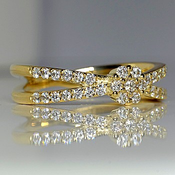 Gold Gift Ring with Diamonds - model i112