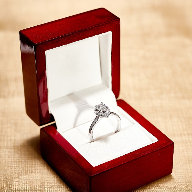 Bague de fiançailles en or avec diamant certifié GIA de 1,00 ct et diamants secondaires - modèle i122060