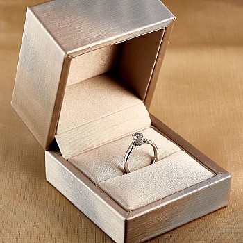 Bague de fiançailles en or et diamants - modèle i122995