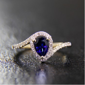18k Gold or Platinum Engagement Ring with Teardrop Sapphire and Diamonds - model i782