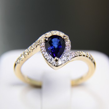 18k Gold or Platinum Engagement Ring with Teardrop Sapphire and Diamonds - model i782