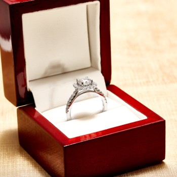 18k Gold or Platinum Engagement Ring with GIA Certified Diamond 0.50ct or 0.70ct - model i1905