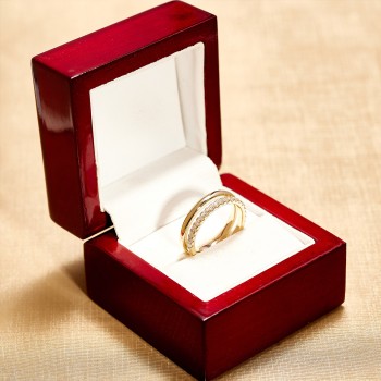 Gold or Platinum Gift Ring with Natural Diamonds - model i342