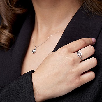 Gold Ring with Colorless Baguette and Round Diamonds - model i3634