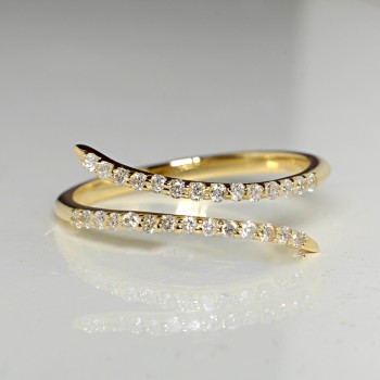 Gold Gift Ring with Diamonds - model i122750