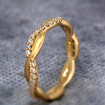 Twisted Gold or Platinum Ring with Diamonds - model i1552