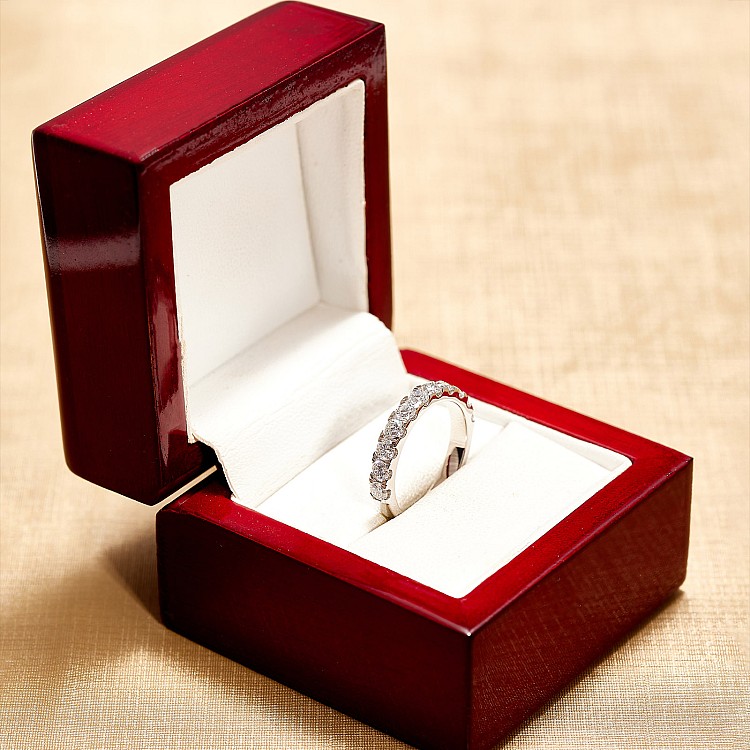 Platina semi-eeuwigheidsring met kleurloze diamanten - model FM4-7PT