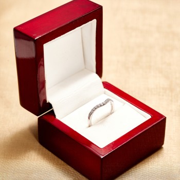 Gold Gift Ring with Diamonds - model FM63C