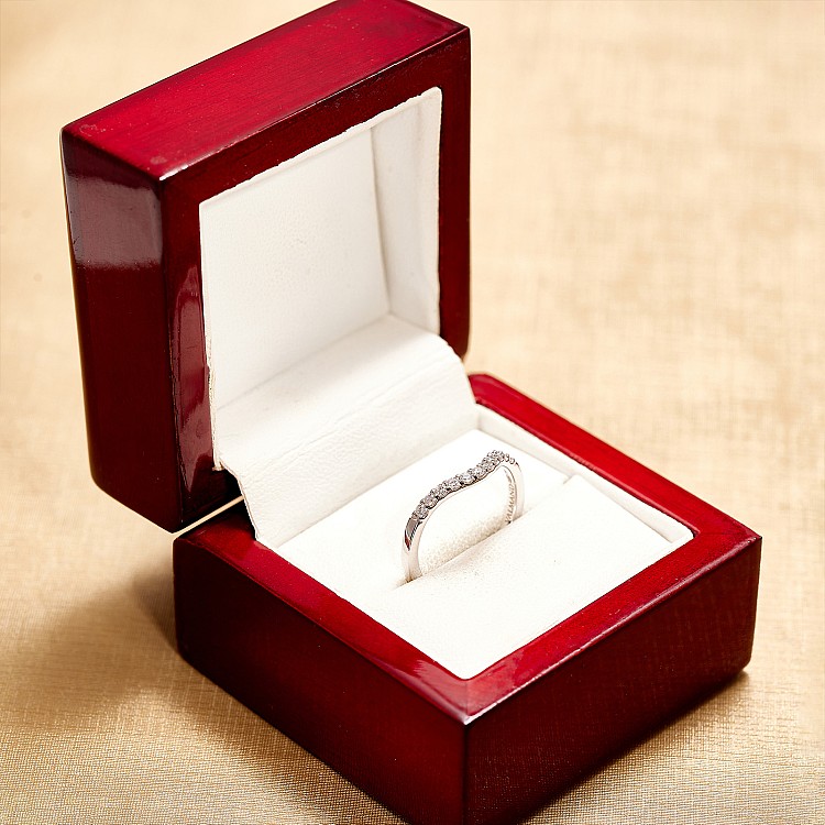 Gold Gift Ring with Diamonds - model FM63C