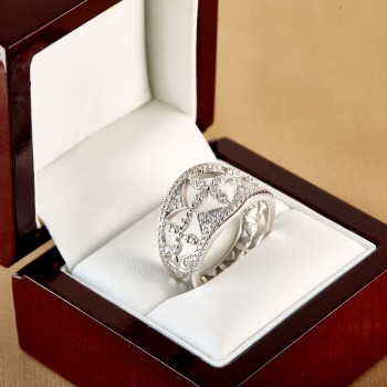 Gold or Platinum Gift Ring with Diamonds - model i2815