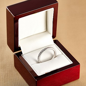 Gold Gift Ring with Diamonds - model i3059