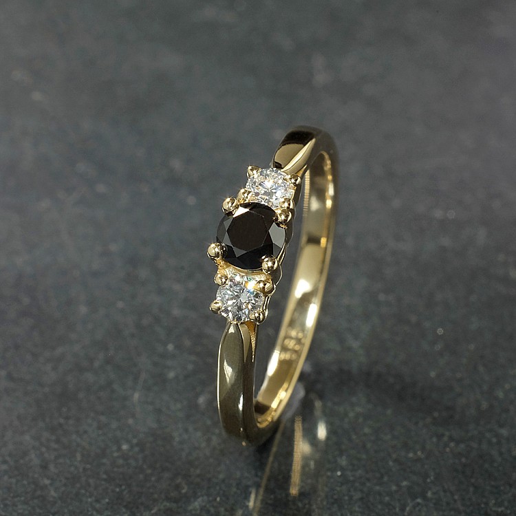 Anello di fidanzamento i025DnDi in Oro con Diamante Nero e Diamanti