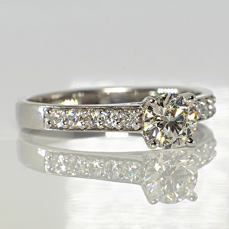 i056DiDi Gold Engagement Ring with Diamonds