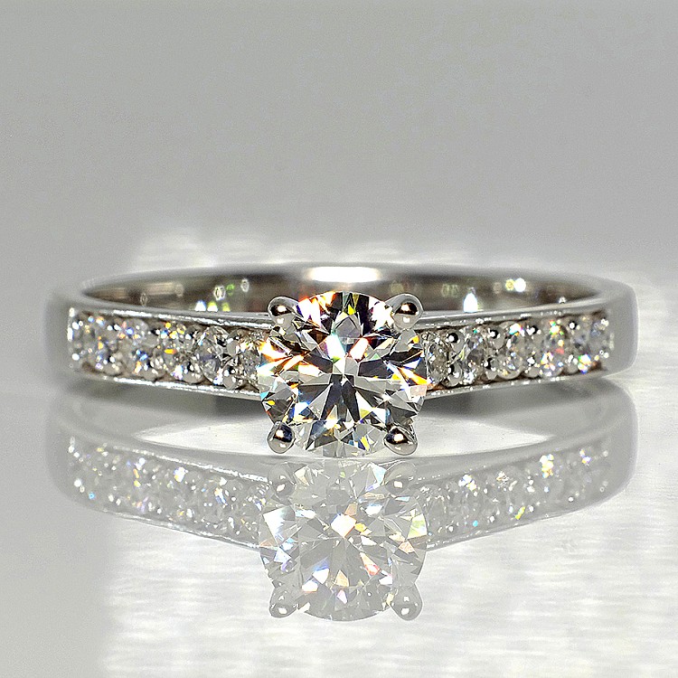 i056DiDi Gold Engagement Ring with Diamonds