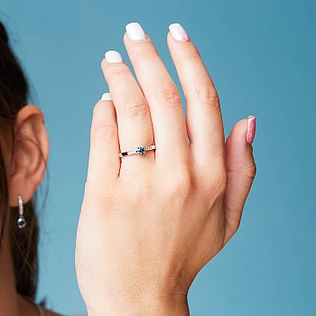 18k Gold or Platinum Engagement Ring with Blue Diamond and Colorless Diamonds - model i123001