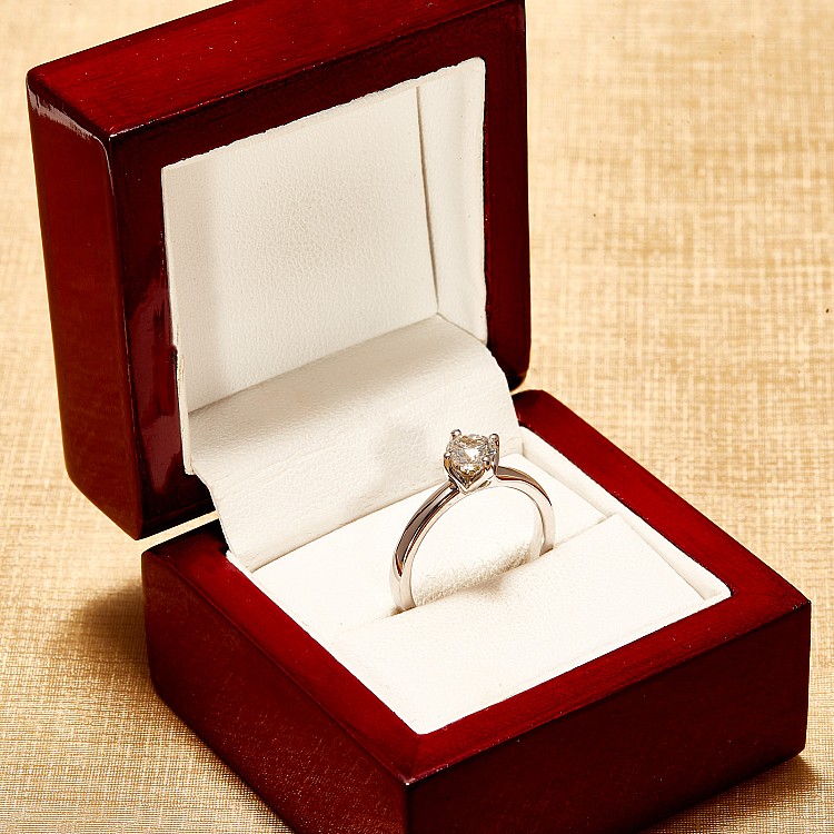 Bague de fiançailles en or avec diamant certifié GIA 0,30 ct ou 0,40 ct - modèle i022