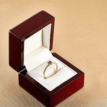 Anillo de compromiso de oro con diamante negro y diamantes - modelo i1221908