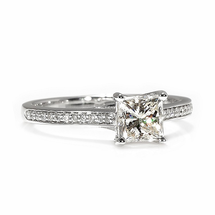SideStone-Verlobungsring aus 18 Karat Weißgold mit GIA-zertifiziertem Princess-Diamant i122604DiDi