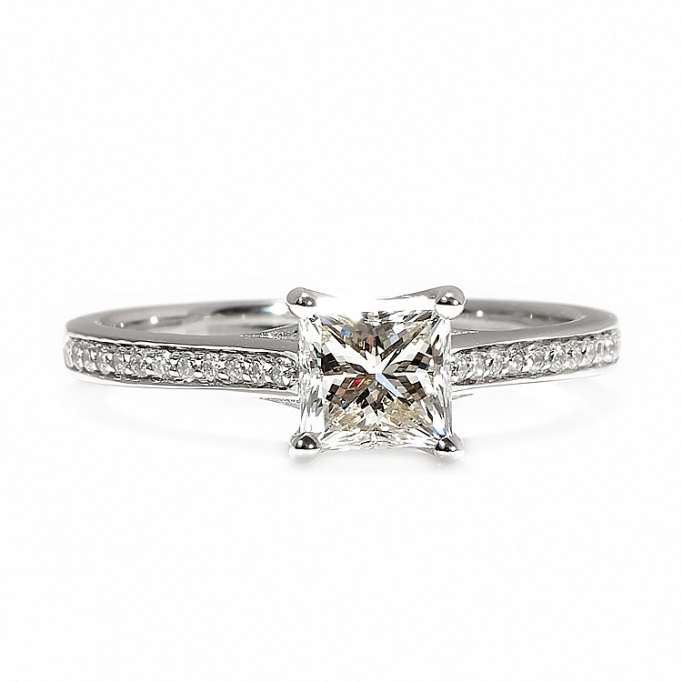 SideStone-Verlobungsring aus 18 Karat Weißgold mit GIA-zertifiziertem Princess-Diamant i122604DiDi