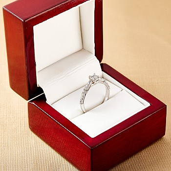 Bague de fiançailles vintage en or blanc 18 carats avec diamant central certifié GIA - modèle i123240