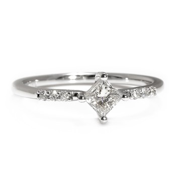 Bague de fiançailles en or avec diamant princesse certifié GIA de 0,30 ct ou 0,40 ct et diamants secondaires - modèle i1731