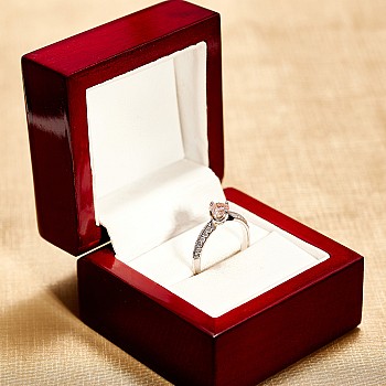 18K White Gold Side-Stone Engagement Ring with IGI Certified Lab Grown Pink Center Diamond - model i4659