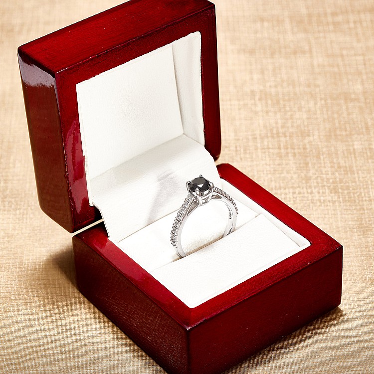 Engagement ring i645DnDi model Tiffany Novo in Gold with Black Diamond and Diamonds