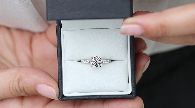 When is the best time to give the engagement ring?