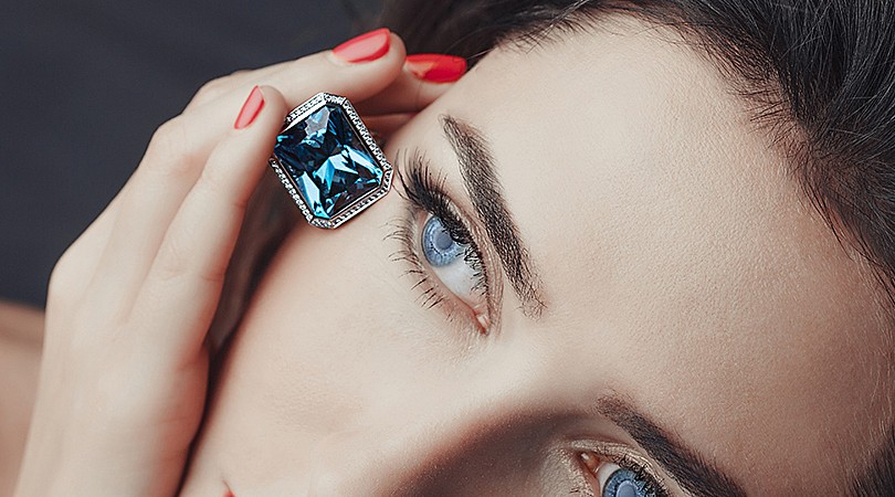 Why choose a sapphire ring as an engagement ring?