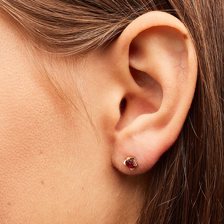 Boucles doreilles en or ou en platine avec rubis - modèle c1626