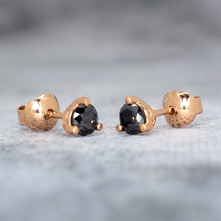 Boucles doreilles à tige en or ou en platine avec diamants noirs - modèle c24062