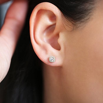 Boucles d'oreilles à tige Halo en or et diamants - modèle c3130