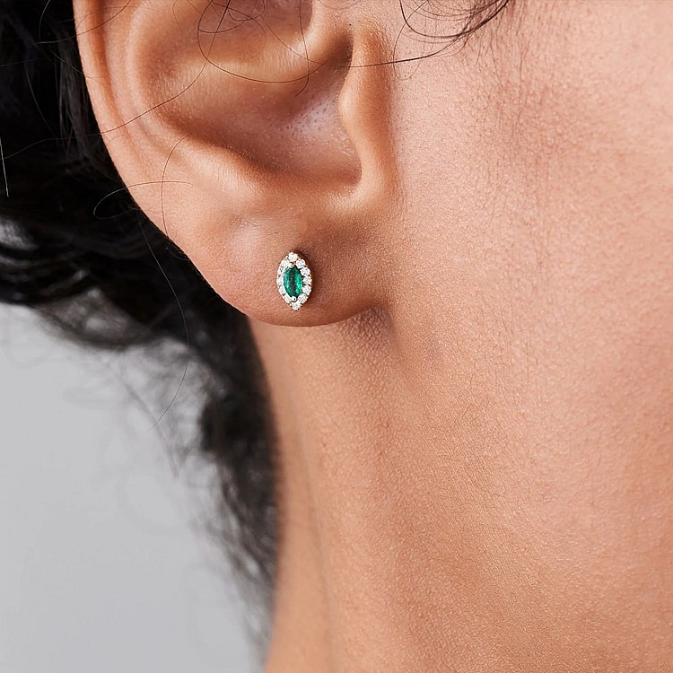 Boucles doreilles Halo en or avec émeraudes et diamants taille marquise - modèle c3152