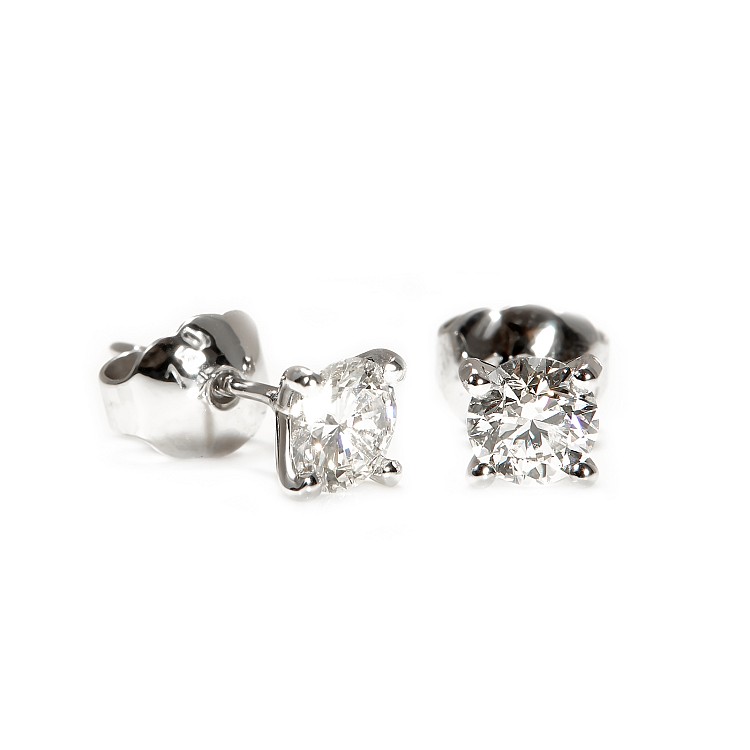 Gold stud earrings with GIA Certified Colorless Diamonds 2.00ct - model c4523