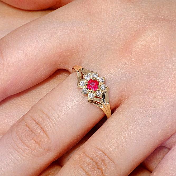 Bague cadeau classique en or avec rubis et diamants - modèle i006