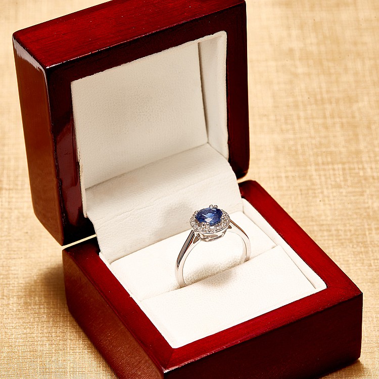 Gold Engagement Ring i030SfDi with Sapphire and Diamonds