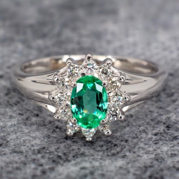18k Gold or Platinum Engagement Ring with Emerald and Diamonds - model i042006