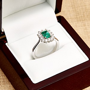 Halo Gold White 18k Ring with Emerald and Colorless Diamonds i055SmEmDi